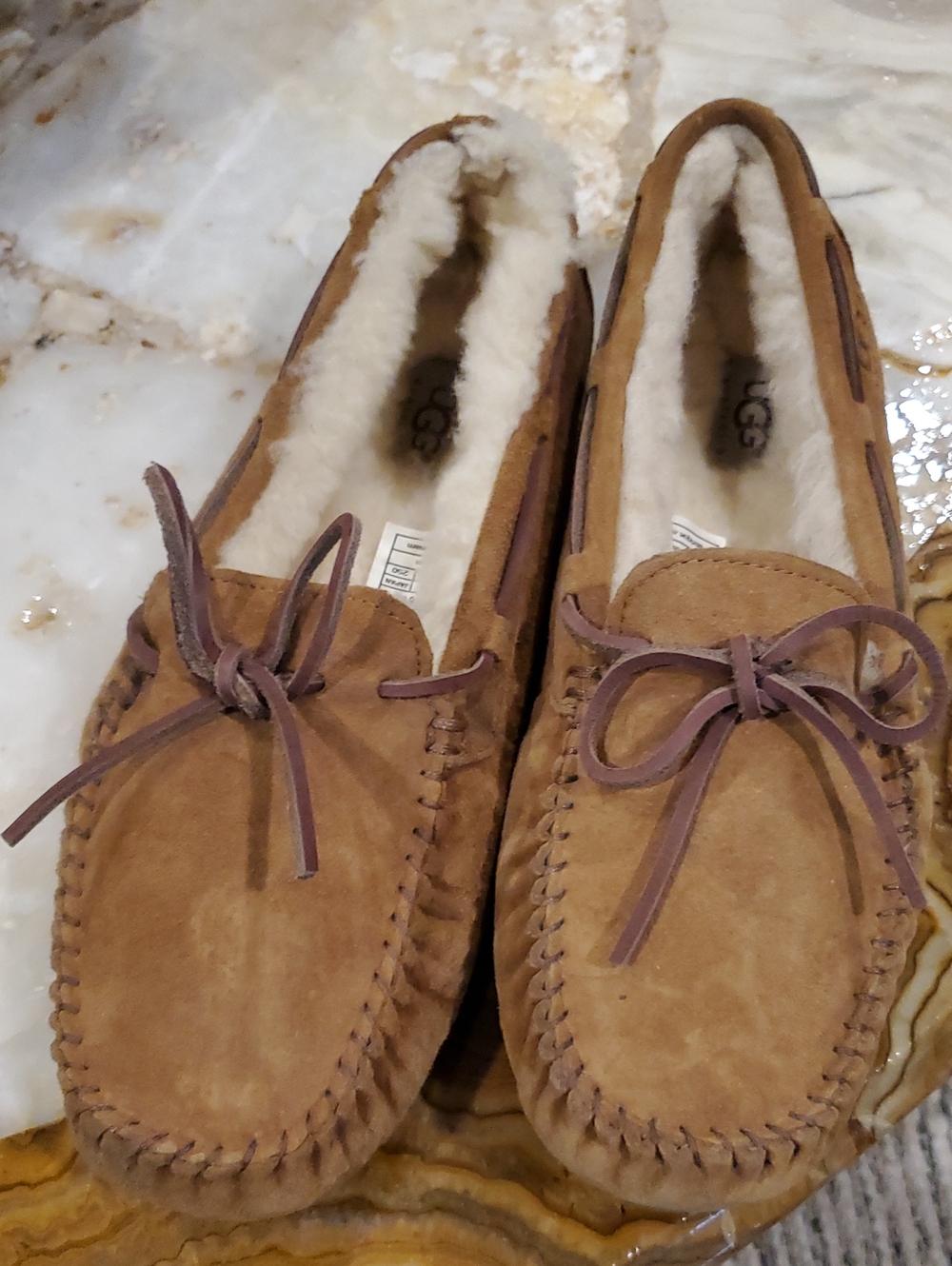 UGG Dacota Women's Chestnut Suede Moccasin Slippers with Shearling Lining Size 8